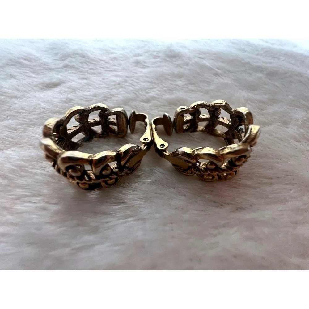 Avon Vintage Clip On J Hoop Earrings‎ Gold Tone Openwork Scroll Rope Baroque 80s